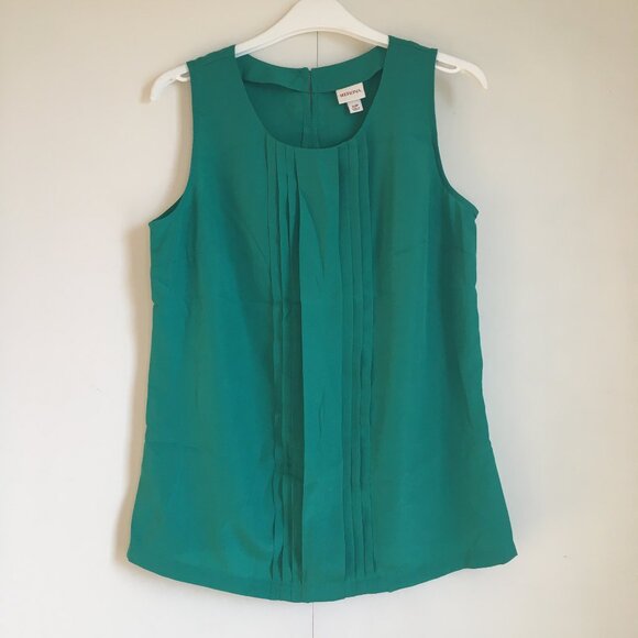 Satiny Kelly Green Box Pleat and Pintuck Tank Top - Picture 1 of 13